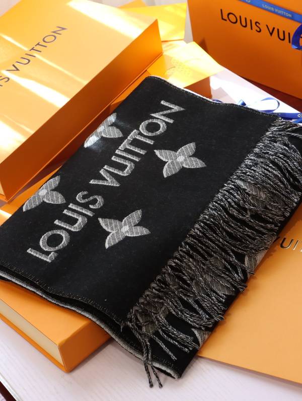 Louis Vuitton Scarf LVC00489